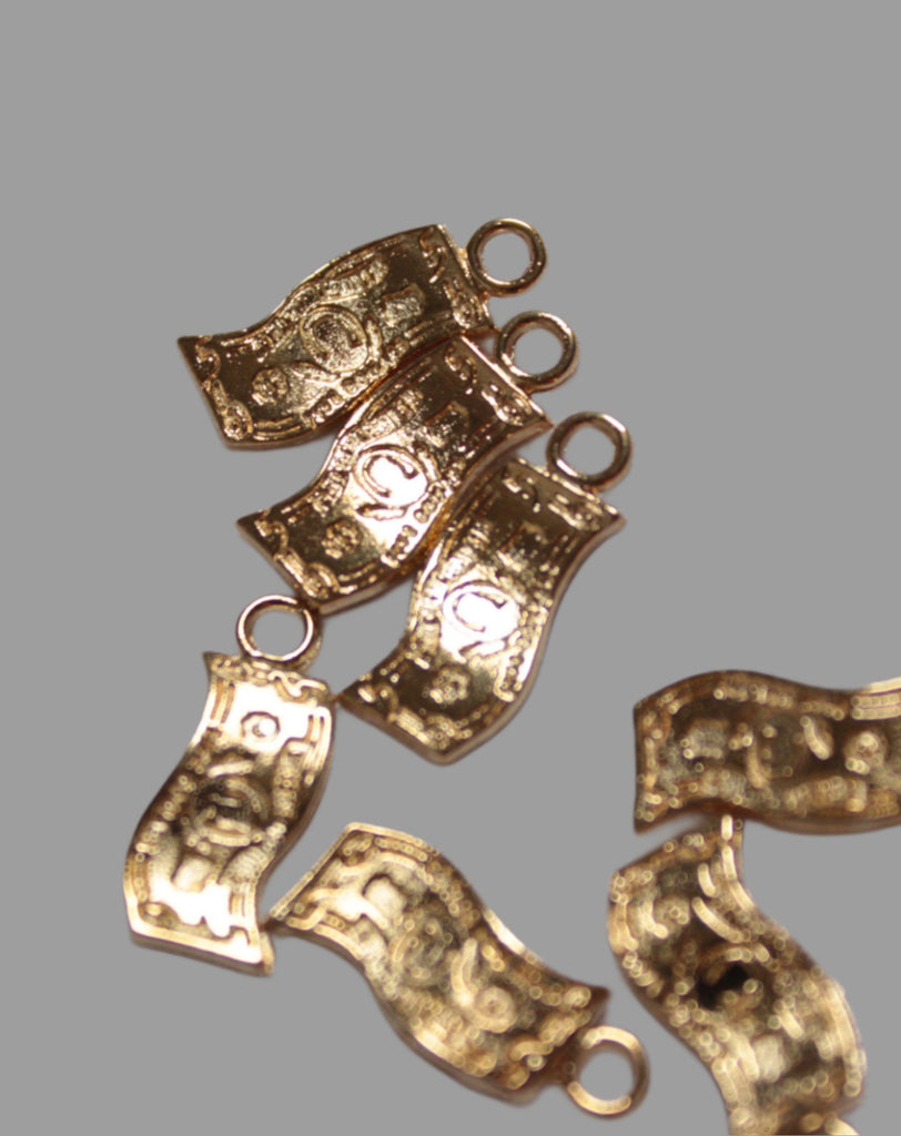 2 charms au choix اضغط للمزيد من الصور